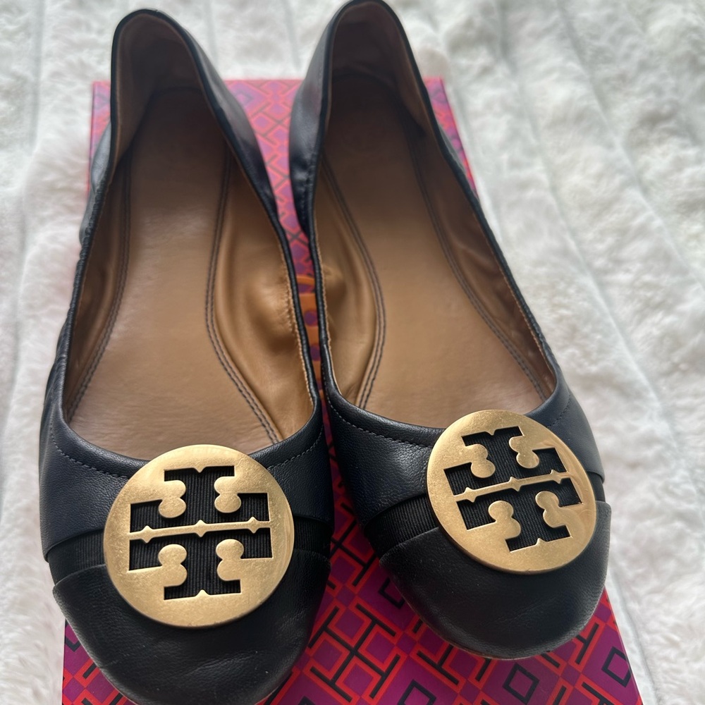 Tory Burch Black and Gold Women's Flats